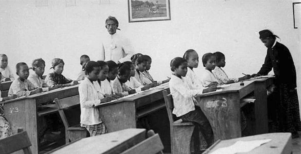 Menyingkap Perkembangan Pendidikan Sejak Masa Kolonial Hingga Sekarang Perspektif Pendidikan Kritis Departemen Pendidikan Sejarah